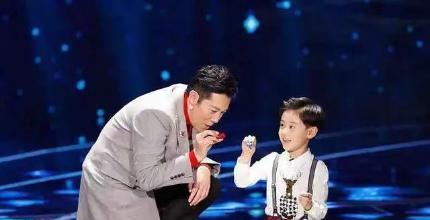 蔡国庆跳进河里爆料视频,揭秘娱乐圈不为人知的一面